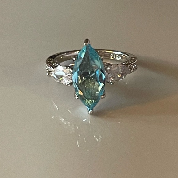 Gorgeous Blue Marquise 925 Silver Cubic Zirconia Cocktail, Statement Ring - Picture 4 of 13
